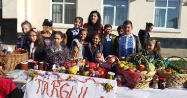 GALERIE FOTO. Valorile voluntariatului promovate, la Liceul Teoretic Negru Vodă, prin Târgul de toamnă - 3