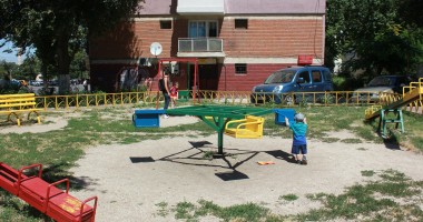 GALERIE FOTO / Locuri de joacă sau capcane pentru copii? - 10