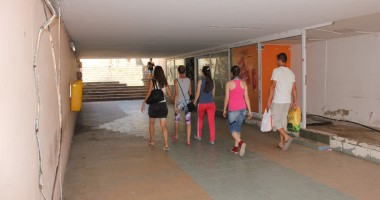 DEFILEUL MIZERIEI. Pasajul TOMIS, MAI HIDOS CA NICIODATĂ! Galerie foto - 2