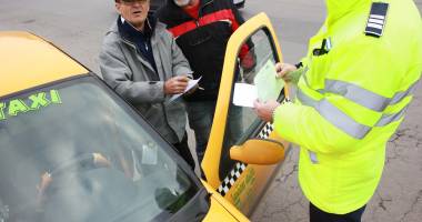 Galerie FOTO. TAXIURILE din zona Gării Constanța, CONTROLATE LA SÂNGE - 5