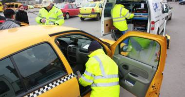 Galerie FOTO. TAXIURILE din zona Gării Constanța, CONTROLATE LA SÂNGE - 6