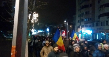 Stire din Eveniment : Galerie foto / PROTESTE ȘI LA CONSTANȚA: "PSD, CIUMA ROȘIE!"