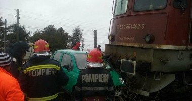 GALERIE FOTO / ACCIDENT FEROVIAR LA OVIDIU! UN MATIZ A FOST LOVIT DE TREN - 2