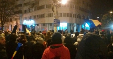 Galerie foto / PROTESTE ȘI LA CONSTANȚA: "PSD, CIUMA ROȘIE!" - 4