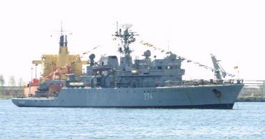 Navă militară a Forțelor Navale în flăcări, la Midia