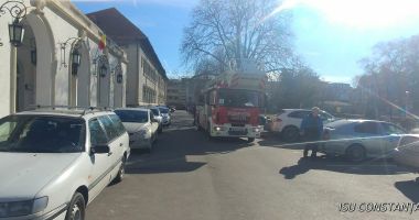 GALERIE FOTO / POMPIERII CONSTĂNȚENI, ÎN ALERTĂ! AU LUAT CU ASALT SUBSOLUL TEATRULUI OLEG DANOVSKI - 2