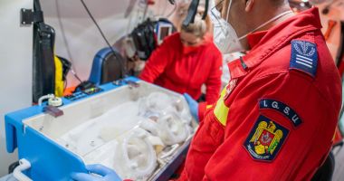 Galerie foto. Operațiune complexă de salvare, pentru doi bebeluși de câteva zile, grav bolnavi - 3