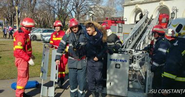 GALERIE FOTO / POMPIERII CONSTĂNȚENI, ÎN ALERTĂ! AU LUAT CU ASALT SUBSOLUL TEATRULUI OLEG DANOVSKI - 4