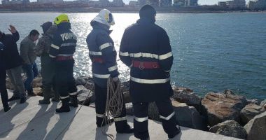 DESCOPERIRE MACABRĂ LA CONSTANȚA. Persoană decedată, găsită prinsă printre stabilopozi, în zona Pescărie - 3