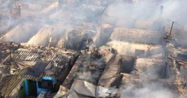 Galerie foto-video / INCENDIU DEVASTATOR ÎN MEDGIDIA. ARD 10 CASE! FOCUL SE TOT EXTINDE, DIN CAUZA VÂNTULUI PUTERNIC - 4