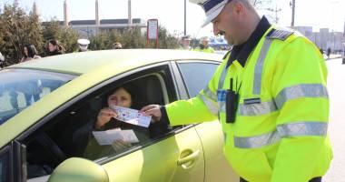 Stire din Eveniment : Polițiștii vor oferi mărțișoare doamnelor și domnișoarelor