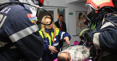 DESFĂȘURARE de FORȚE la Spitalul ISIS / Pompierii au salvat mai multe paciente / Galerie foto - 4