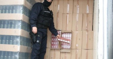 Stire din Eveniment : Polițiști de frontieră din Constanța, reținuți pentru că ajutau contrabanda de țigări