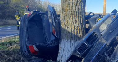 IMAGINI TERIFIANTE. Constănțean MORT, după ce mașina S-A ÎNCOLĂCIT DE COPAC! - 2