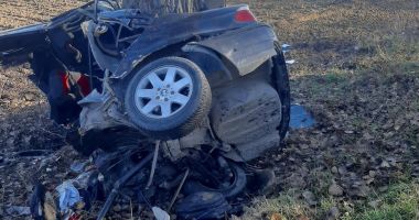 IMAGINI TERIFIANTE. Constănțean MORT, după ce mașina S-A ÎNCOLĂCIT DE COPAC! - 3