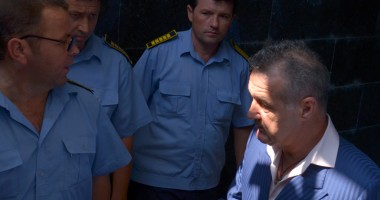 Stire din Eveniment : Gigi Becali a refuzat să jure pe Biblie. Vezi de ce!