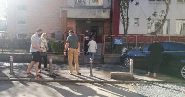 Stire din Politică-Administrație : Coadă la secțiile de votare din cartierul constănțean Poarta 6