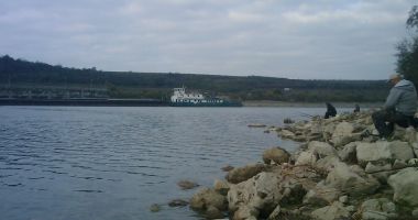 Stire din Eveniment : MARINAR ROMÂN, CĂUTAT ÎN CANALUL DUNĂRE-MAREA NEAGRĂ! ACESTA A CĂZUT DE LA BORDUL UNEI BARJE