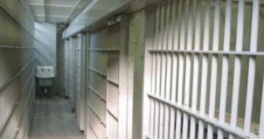 Stire din Eveniment : Un angajat al Penitenciarului de la Jilava lua șpagă pentru telefoane și alcool introduse ilegal în închisoare