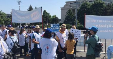 GALERIE FOTO. Aproximativ 1.000 de angajați din Educație protestează - 2