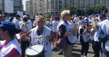 GALERIE FOTO. Aproximativ 1.000 de angajați din Educație protestează - 4