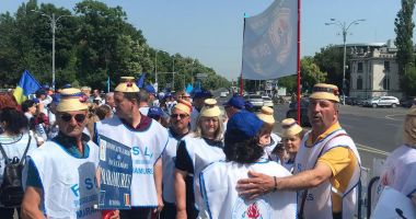 GALERIE FOTO. Aproximativ 1.000 de angajați din Educație protestează - 5