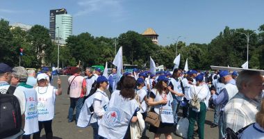 GALERIE FOTO. Aproximativ 1.000 de angajați din Educație protestează - 6