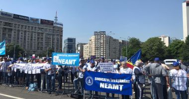 GALERIE FOTO. Aproximativ 1.000 de angajați din Educație protestează - 3