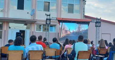 Stire din Cultură-Educație : ”Hai la film în curtea școlii!”, un proiect al Primăriei Hârșova, dedicat educării prin arta cinematografică