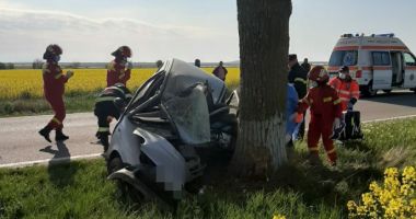 GALERIE FOTO / ACCIDENT MORTAL! Sfârșit tragic după ce a ajuns cu mașina în copac! - 3