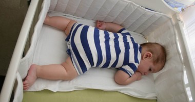 Stire din Cetățenești : Ce faci dacă micuțul are picioarele crăcănate