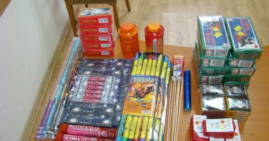 Stire din Eveniment : FOC DE ARTIFICII / Polițiștii ies în control: verifică dacă se vând petarde!
