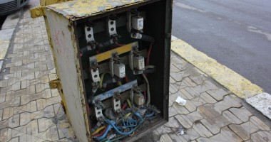 HOȚII NE BAGĂ ÎN ȘOCURI. Aveți grijă pe unde pășiți! Pericol de electrocutare! - 3