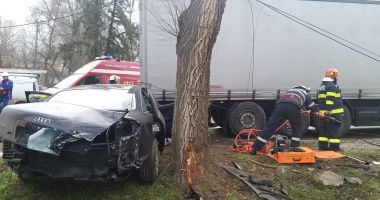 Stire din Eveniment : GALERIE FOTO/VIDEO. GRAV ACCIDENT RUTIER! Două victime; cum s-a produs nenorocirea