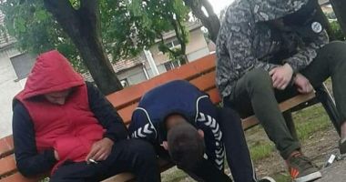 FENOMENUL "ZOMBIE". Tineri drogați, aproape inconștienți, în Parcul Tăbăcărie