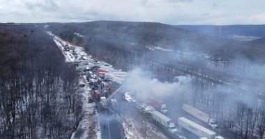 Video cu impact emoțional! Accident teribil: trei morți, 20 de răniți, 50 mașini avariate și un incendiu