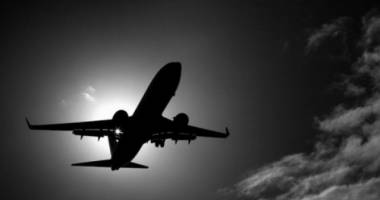 Stire din Actualitate : Avion dispărut în Indonezia: Telefonul mobil al pilotului încă mai emite semnale
