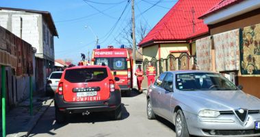 Galerie FOTO - VIDEO / INCENDIU DEVASTATOR LA CONSTANȚA! FOCUL SE TOT EXTINDE! PATRU CASE ȘI O MAGAZIE, DEJA AFECTATE - 3