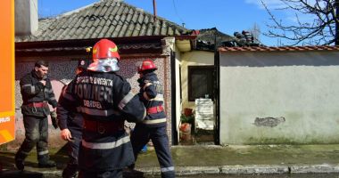Galerie FOTO - VIDEO / INCENDIU DEVASTATOR LA CONSTANȚA! FOCUL SE TOT EXTINDE! PATRU CASE ȘI O MAGAZIE, DEJA AFECTATE - 6