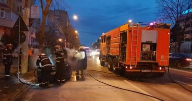 GALERIE FOTO-VIDEO / INCENDIU pe bulevardul Lăpușneanu din Constanța: Un autoturism a luat foc - 2