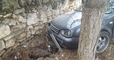 GALERIE FOTO / ACCIDENT RUTIER LA CONSTANȚA. UN ȘOFER S-A IZBIT CU MAȘINA-N ZID - 2
