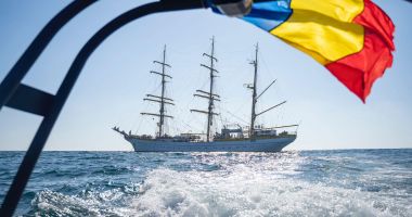 Ministrul Apărării Naţionale vine cu promisiuni: "Începând chiar de anul viitor, Ziua Marinei va găsi Forţele Navale mai bine echipate" - 2