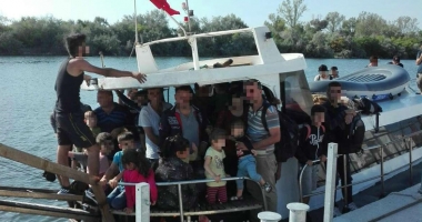 Stire din Eveniment : 29 de copii și zeci de imigranți, prinși la bordul unei nave,  la Mangalia