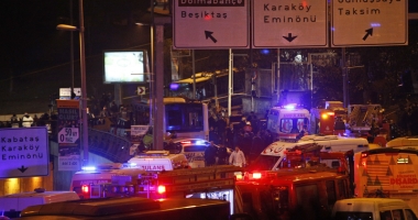 Stire din Actualitate : Atentate sângeroase la Istanbul.  29 de morți după explozia a două bombe, pe stadionul Beșiktaș