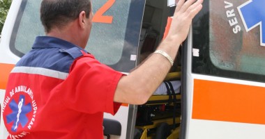 Stire din Eveniment : Accident TRAGIC / Trei morți în urma impactului dintre o mașină și un autocar cu 40 de copii
