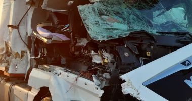 ACCIDENT PE AUTOSTRADA SOARELUI: un TIR a intrat într-un utilaj de deszăpezire - 3