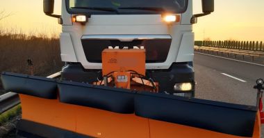 ACCIDENT PE AUTOSTRADA SOARELUI: un TIR a intrat într-un utilaj de deszăpezire - 2