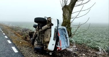ACCIDENT TERIBIL. MAȘINĂ RĂSTURNATĂ, ȘOFERUL A AJUNS ÎN SPITAL! - 1
