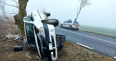 ACCIDENT TERIBIL. MAȘINĂ RĂSTURNATĂ, ȘOFERUL A AJUNS ÎN SPITAL! - 2