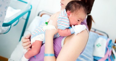 Stire din Diverse : Cum faci față copilului  care plânge mult noaptea